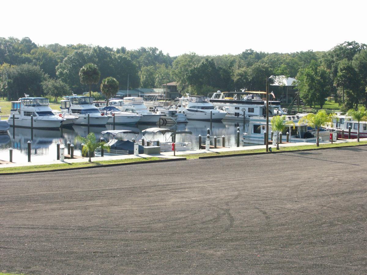 Big River Marina & Lodge Astor Buitenkant foto