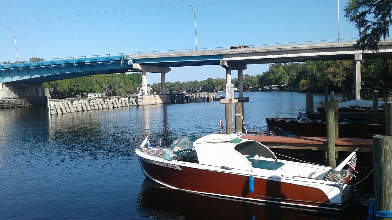 Big River Marina & Lodge Astor Buitenkant foto