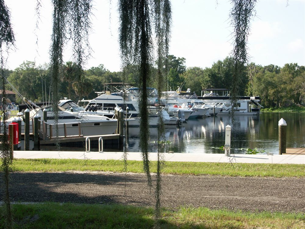 Big River Marina & Lodge Astor Buitenkant foto